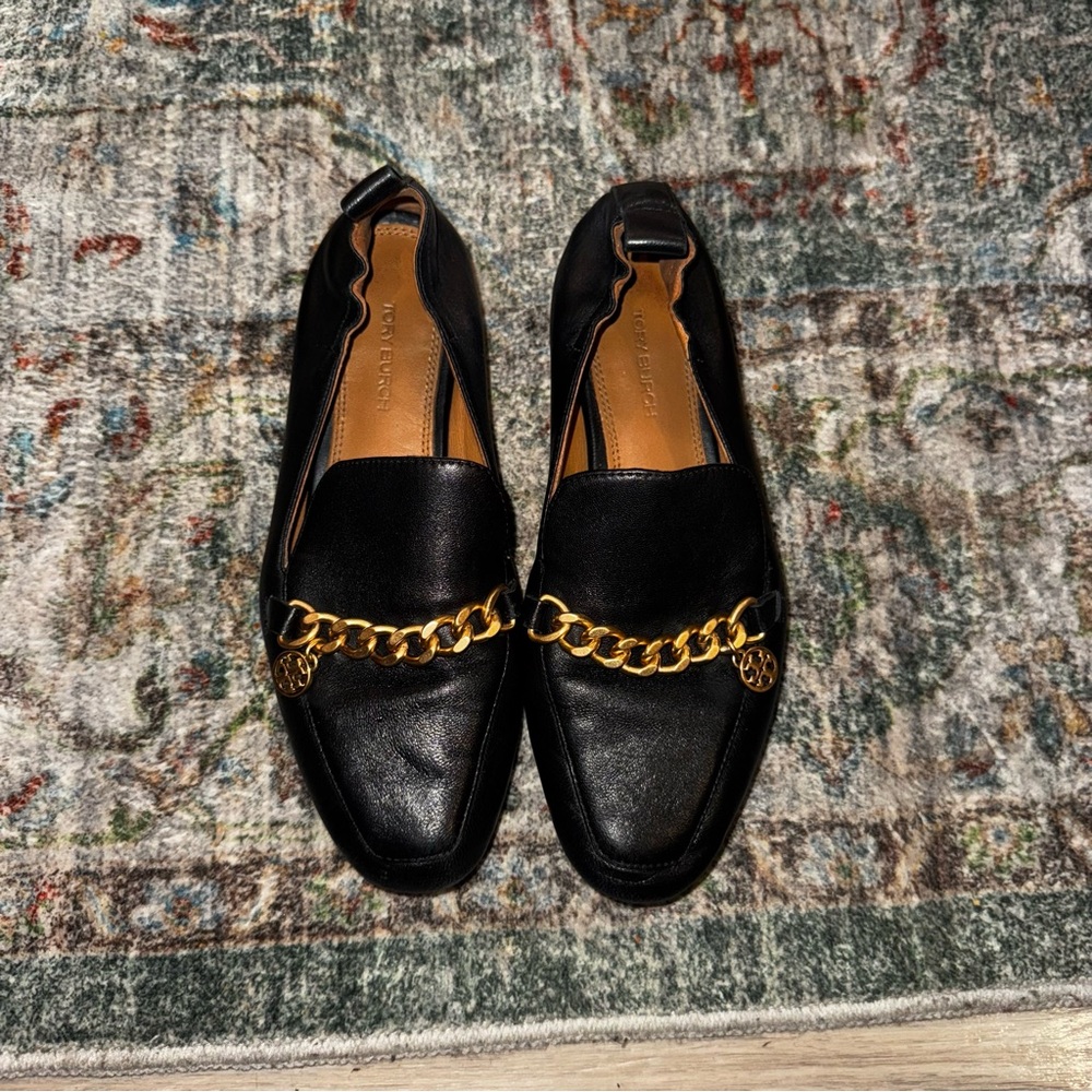 TORY BURCH LEATHER MINI BENTON LOAFERS GOLD CHAIN CHARM BLACK 5.5M”